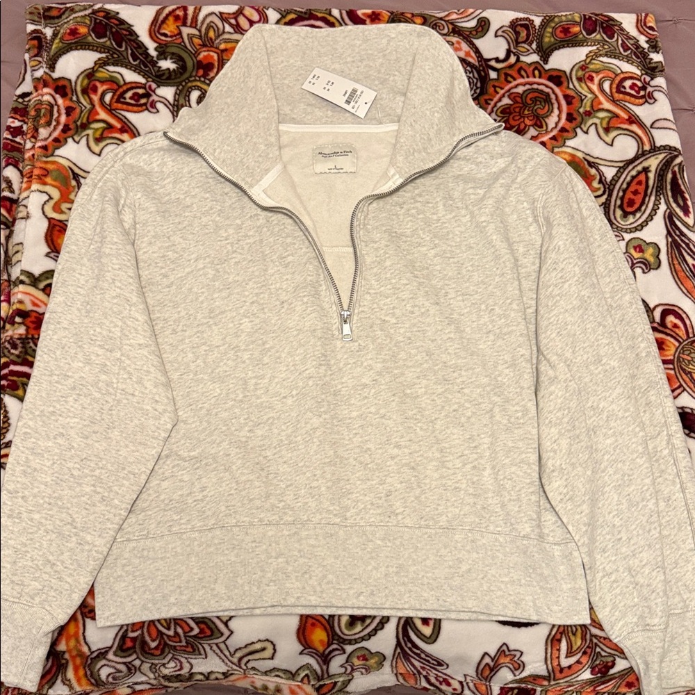 NWT Abercrombie & Fitch Light Gray Zip-Up, women’s large